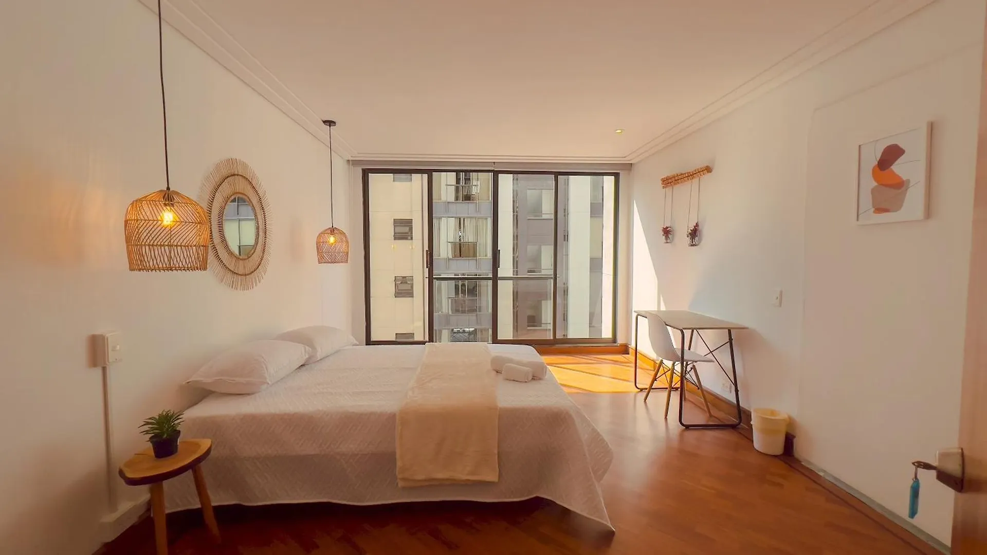 Apartment Amplia Habitacion Con Bano Compartido Poblado-B12 Medellin