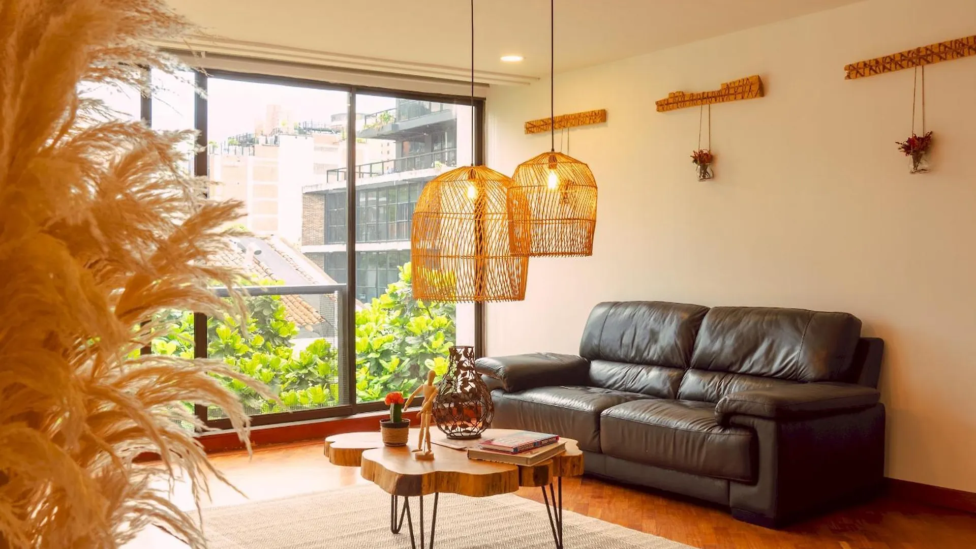 Amplia Habitacion Con Bano Compartido Poblado-B12 Medellin 0*,  Colombia