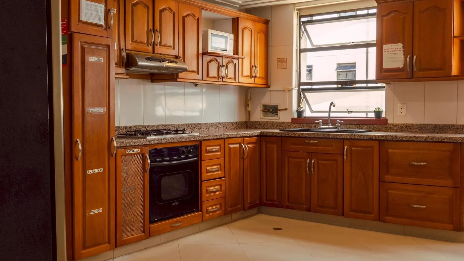 Amplia Habitacion Con Bano Compartido Poblado-B12 Medellín